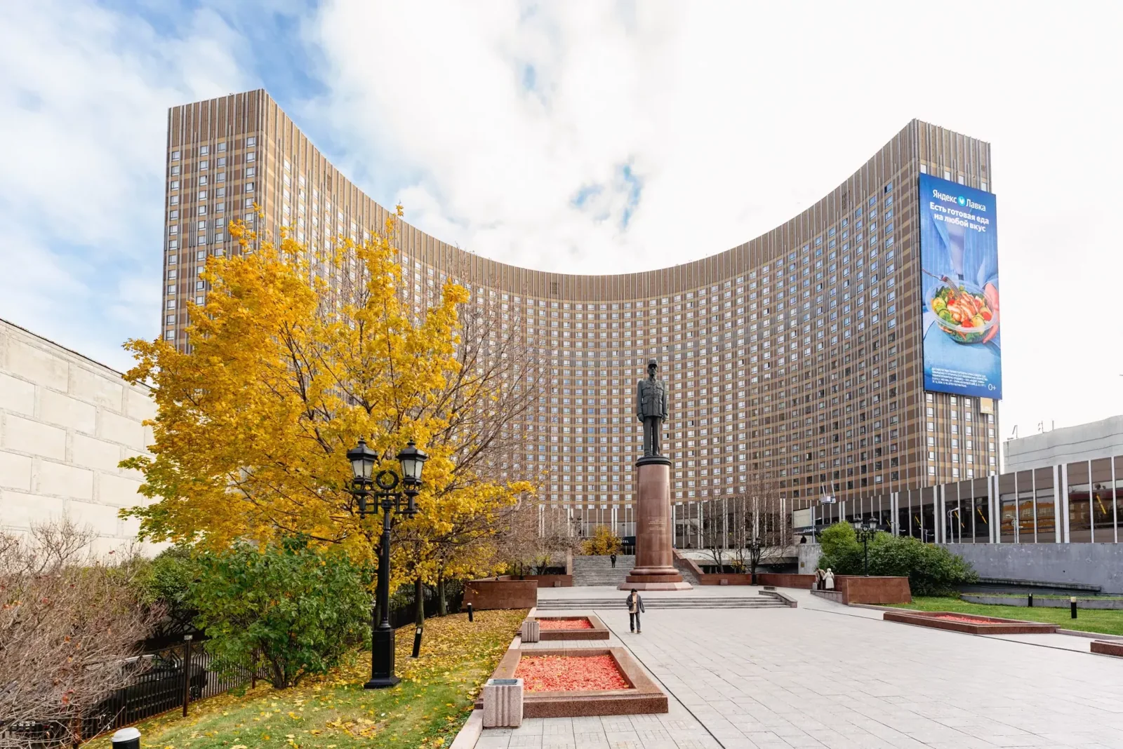 Гостиница Космос у ВДНХ в Москве